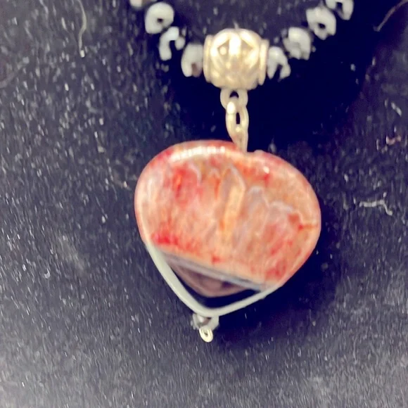 VINTAGE GORGEOUS HEART NECKLACE - Picture 2 of 6